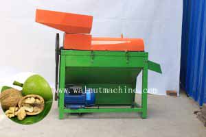 Green walnut peeling machine